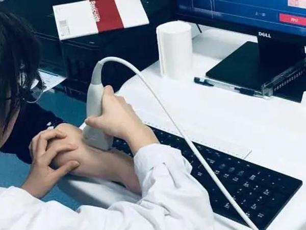 经常补钙，骨密度还在降？医生提醒3个坏习惯，很多人还在做